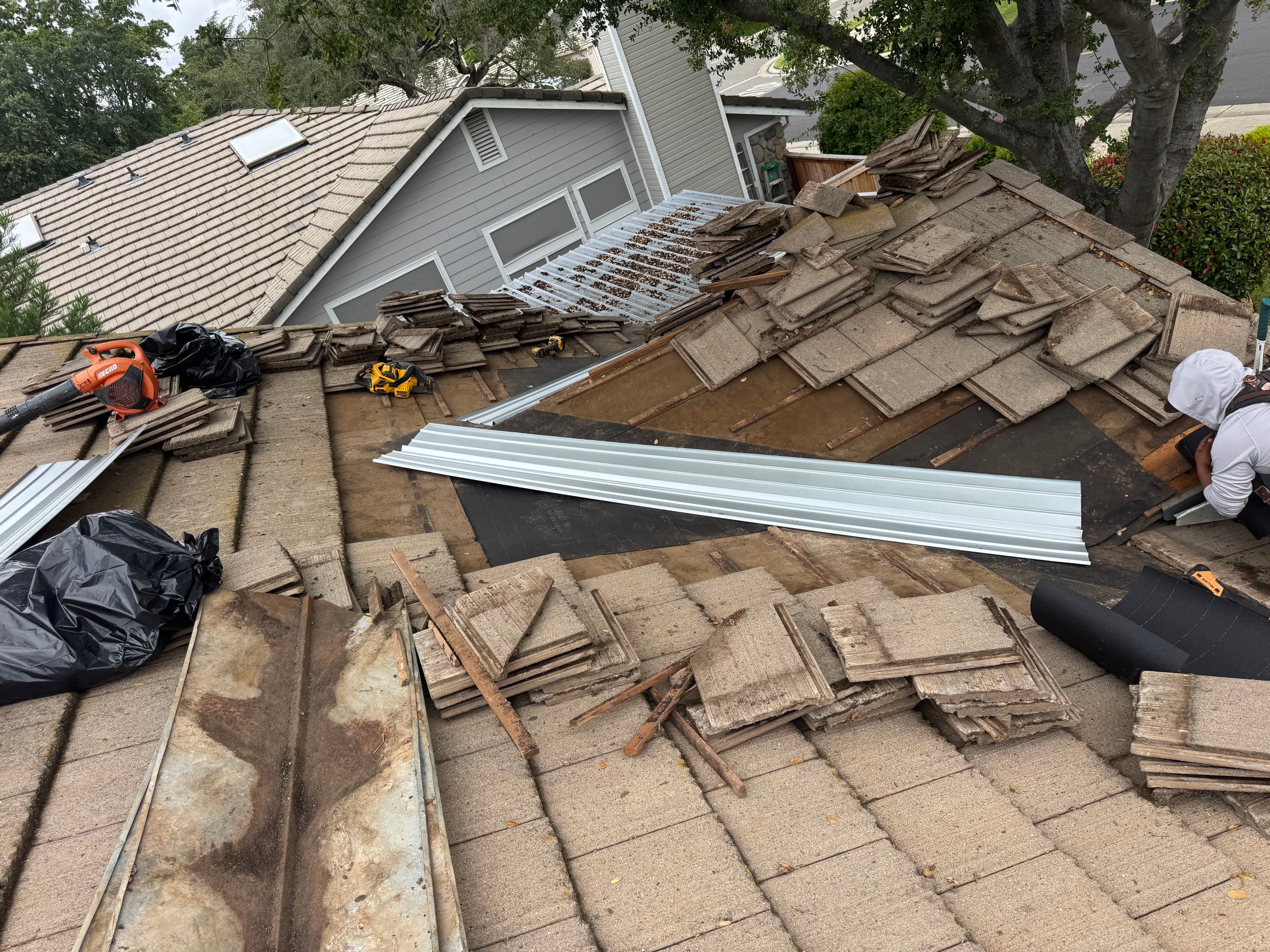 Project Roof Tune-Up and 2-Year Certification Before Listing image