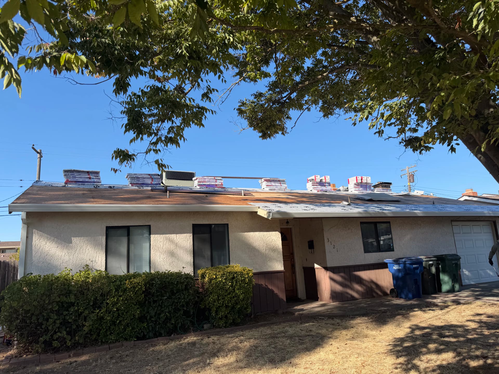 Gallery photos for Full Roof Tear-Off and New Shingle Installation on a Ranch-Style Home: Image #1