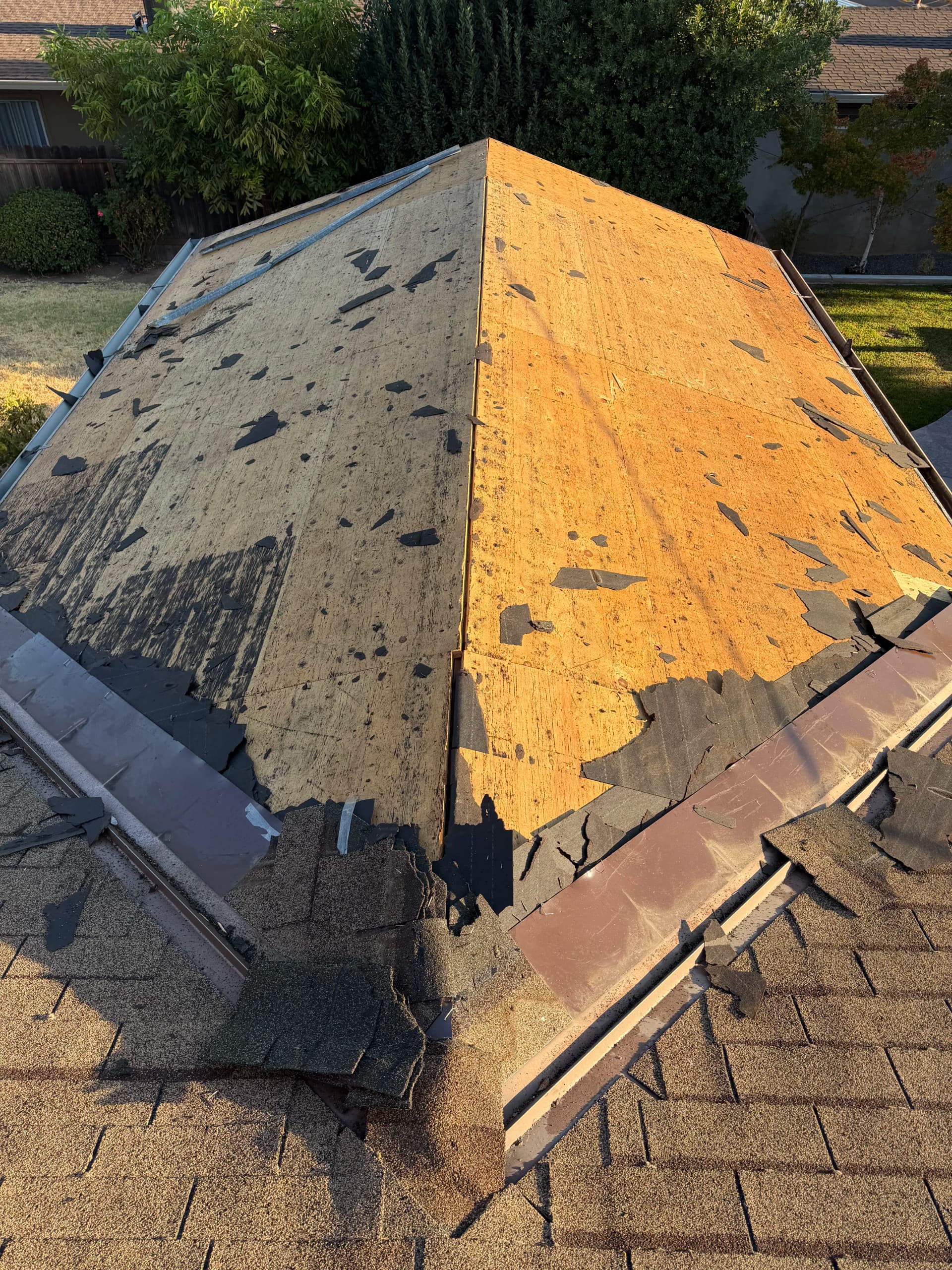 Full Roof Tear-Off and New Shingle Installation on a Ranch-Style Home image